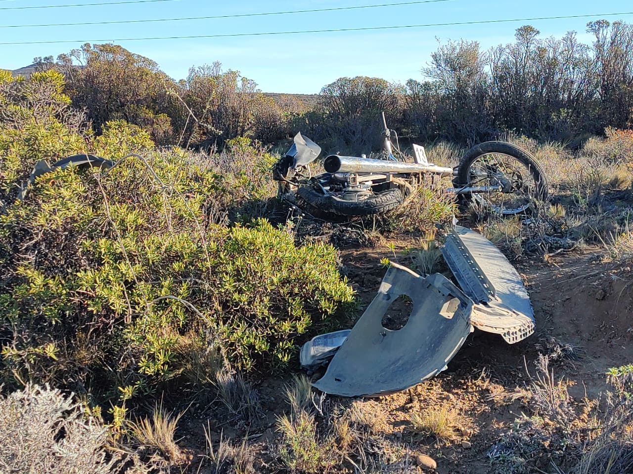 Iba a cumplir un servicio adicional y sufrió un grave accidente en la Ruta 12