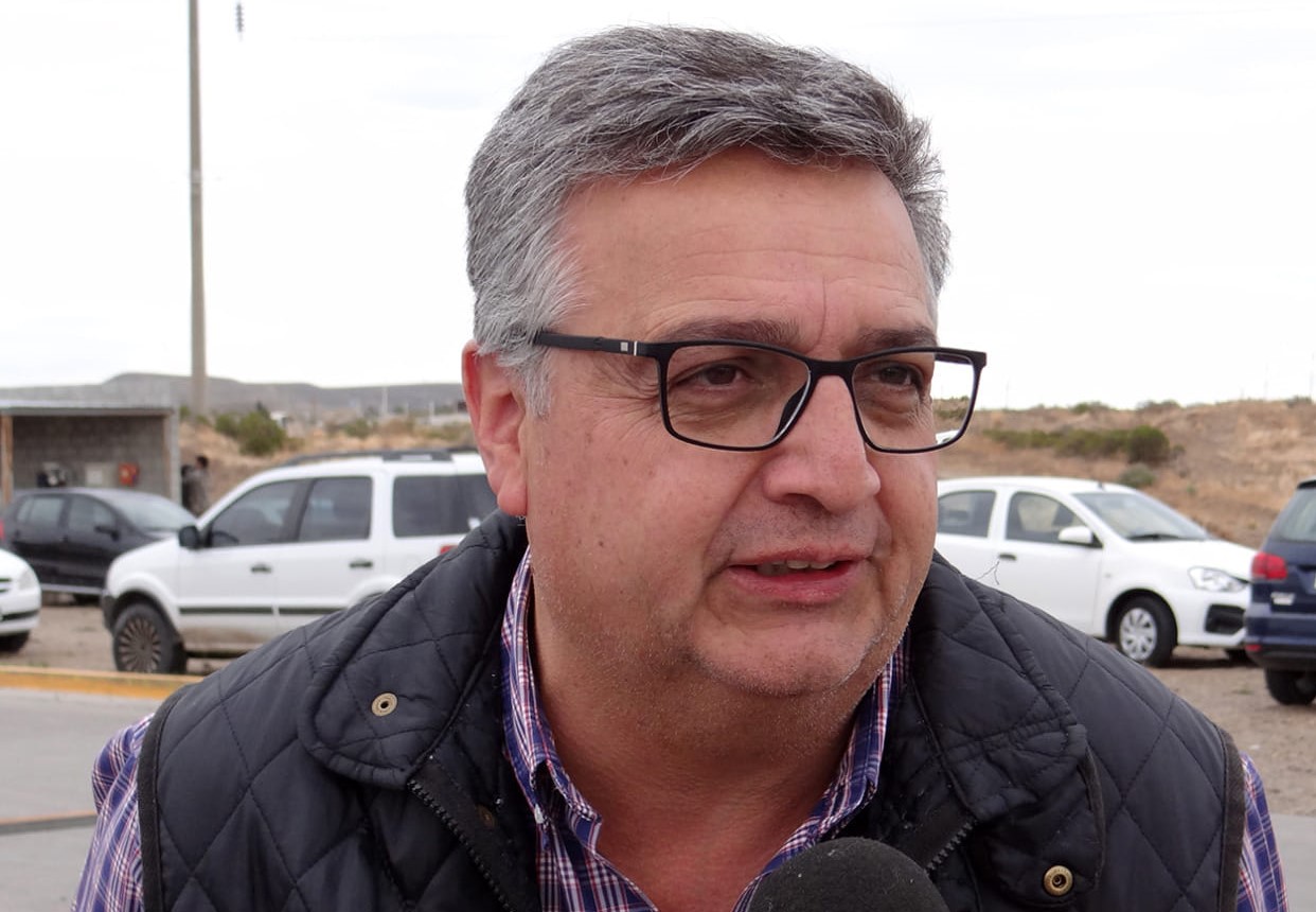 De la Torre destacó que el polideportivo tendrá un plazo de obra de 12 meses