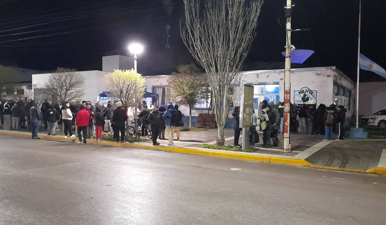 Efectivos de Pico Truncado reclaman paritarias y anuncian un quite de colaboración