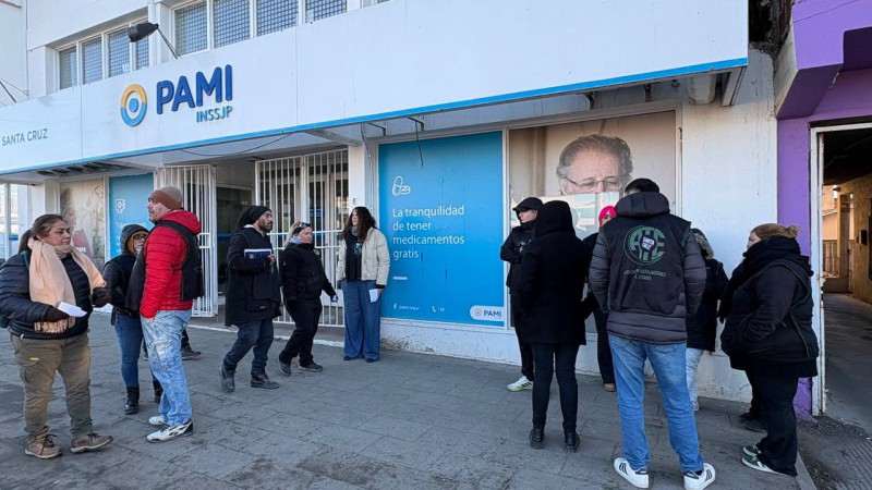 Jubilados petroleros vuelven a reclamar al PAMI por demoras en tratamientos y falta de respuestas