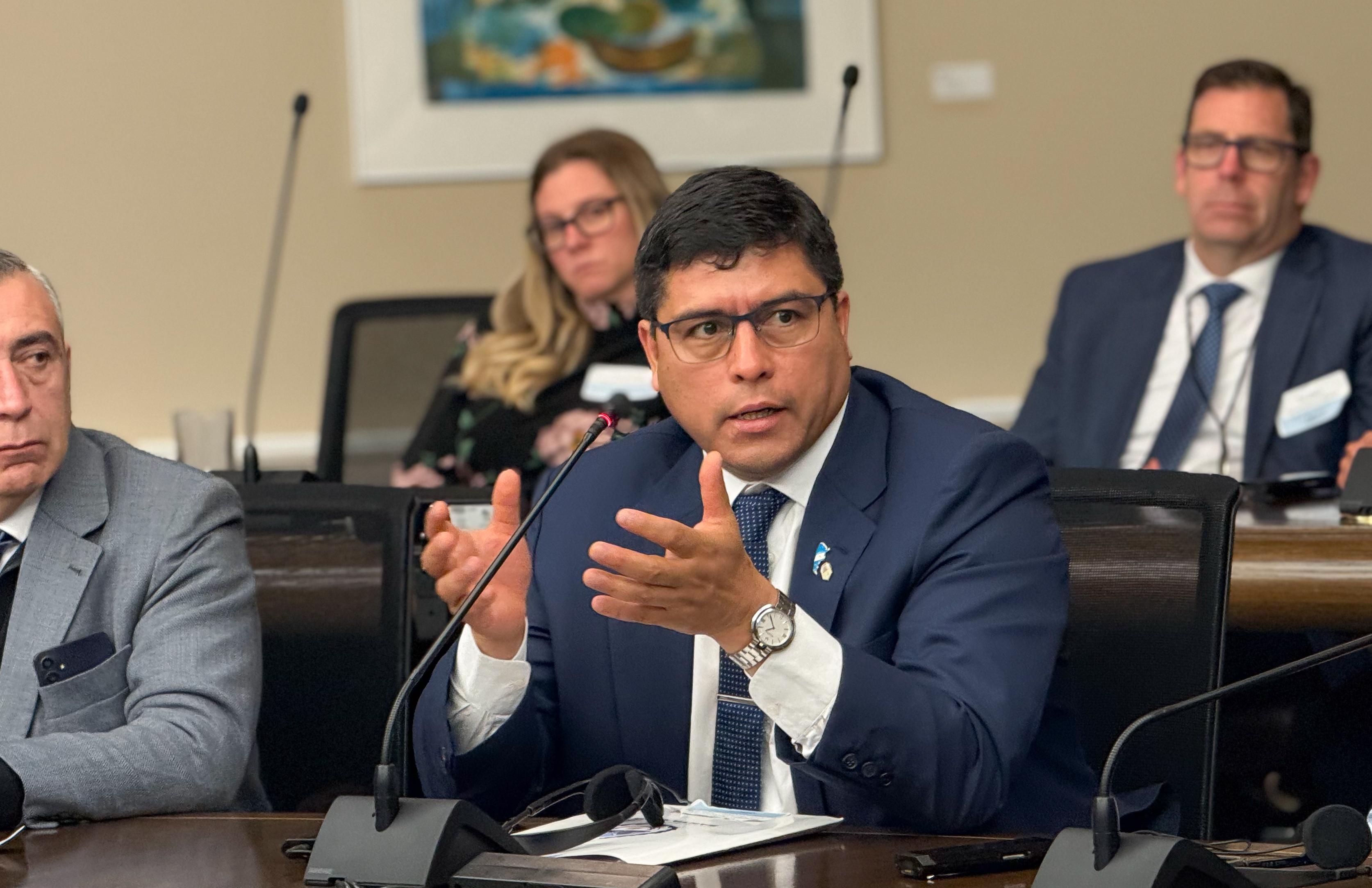 Argentina apuesta a un nuevo Vaca Muerta: misión en Canadá para poner a Palermo Aike en el radar global