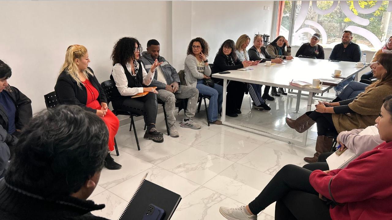 El Municipio fortalece el vínculo con centros de residentes y comunidades extranjeras de cara a “Raíces Interculturales”